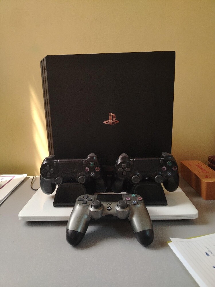 ps4 pro - 3