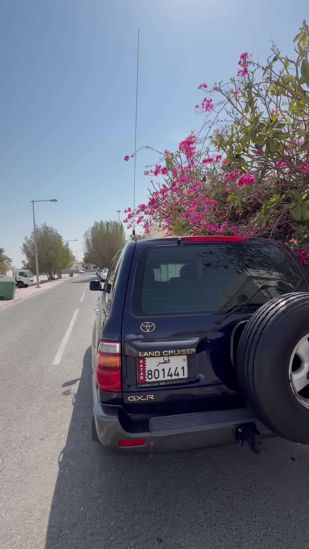 Land Cruiser GXR - 1