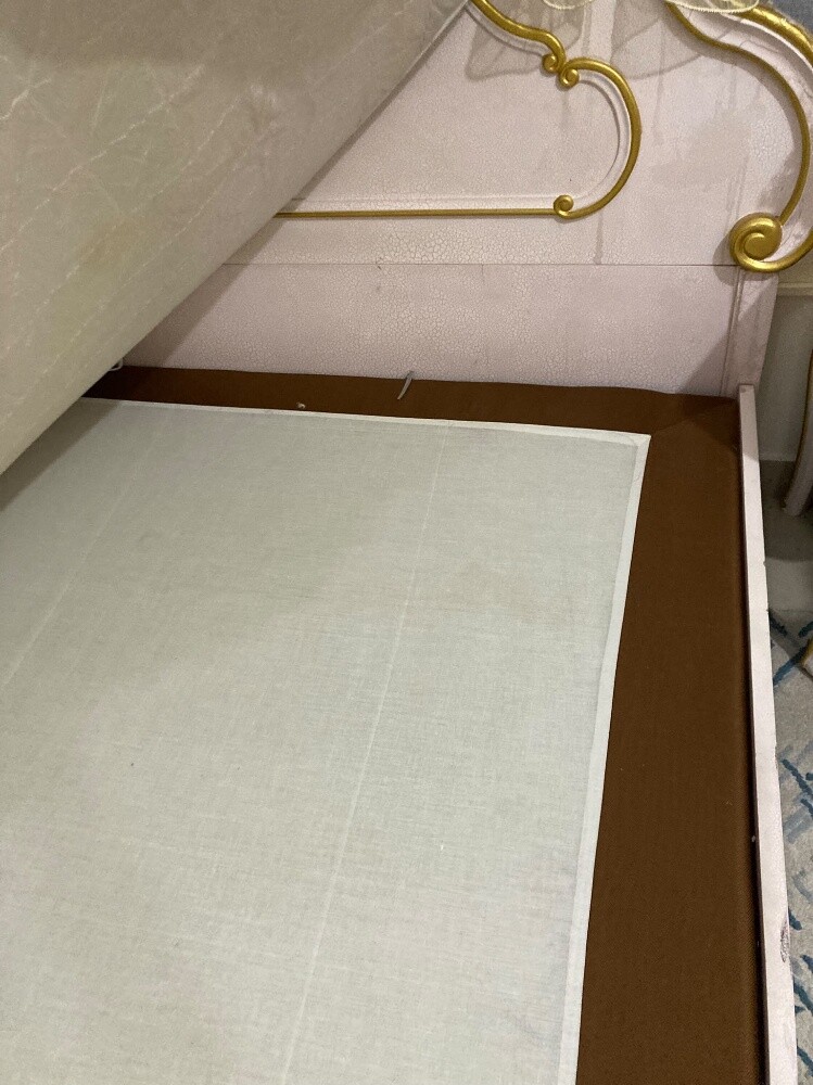 queen size bed and matttess for sal - 3