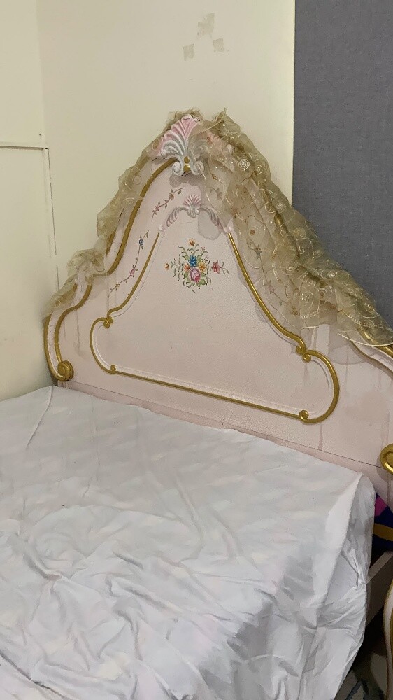 queen size bed and matttess for sal - 2