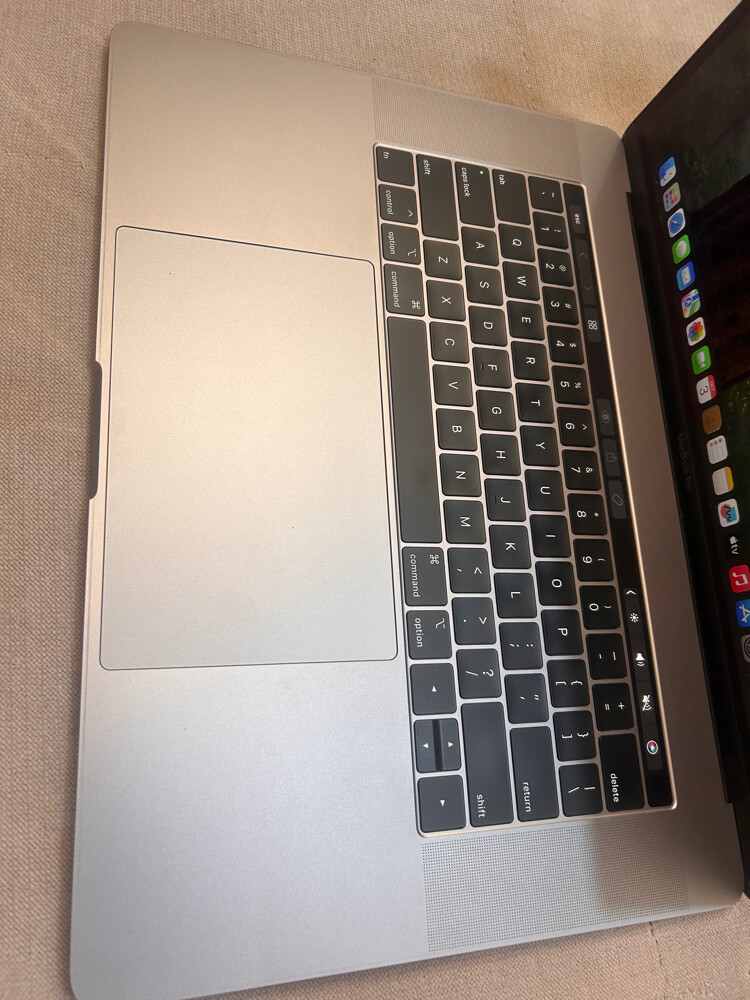 MacBook Pro 2019 core i9 - 3
