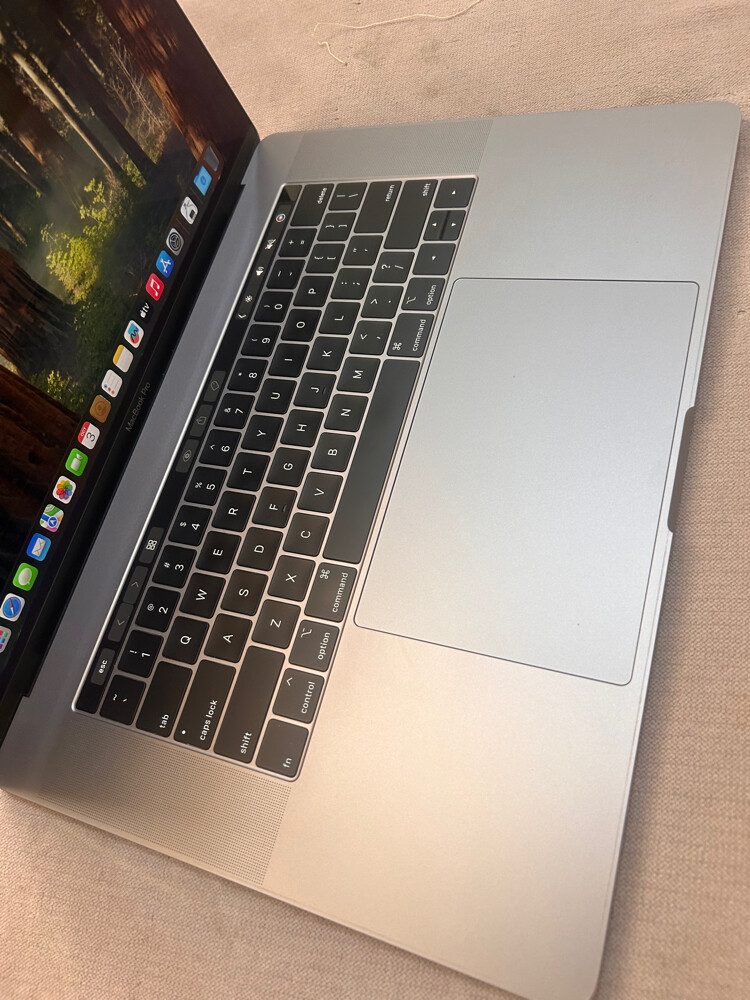MacBook Pro 2019 core i9 - 6