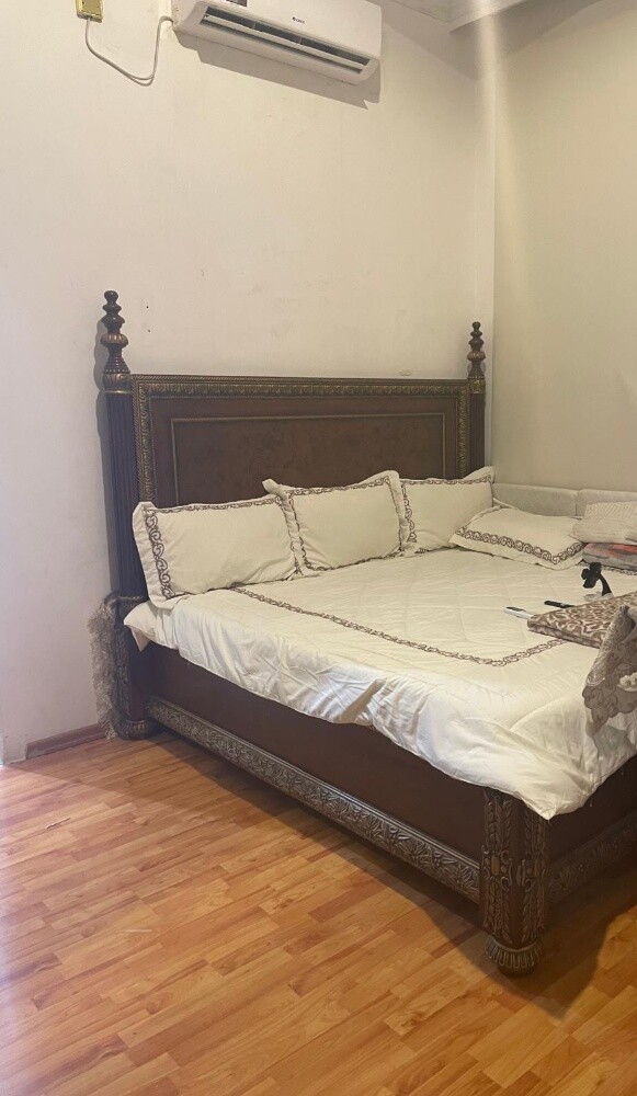 سرير مع طاولات جانبية و مرتبة مجانا - 2