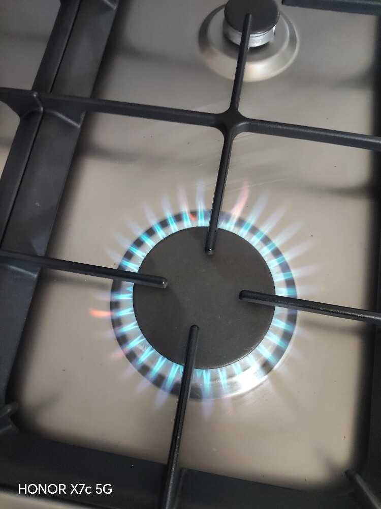 gass cooker available - 5
