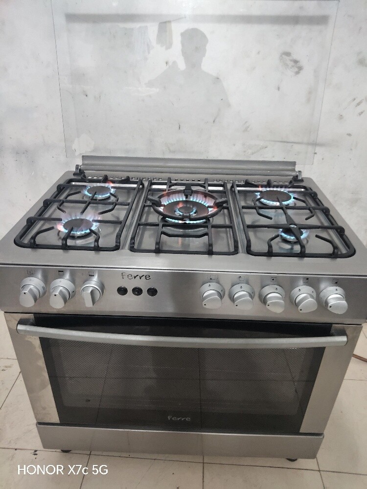 gass cooker available - 3