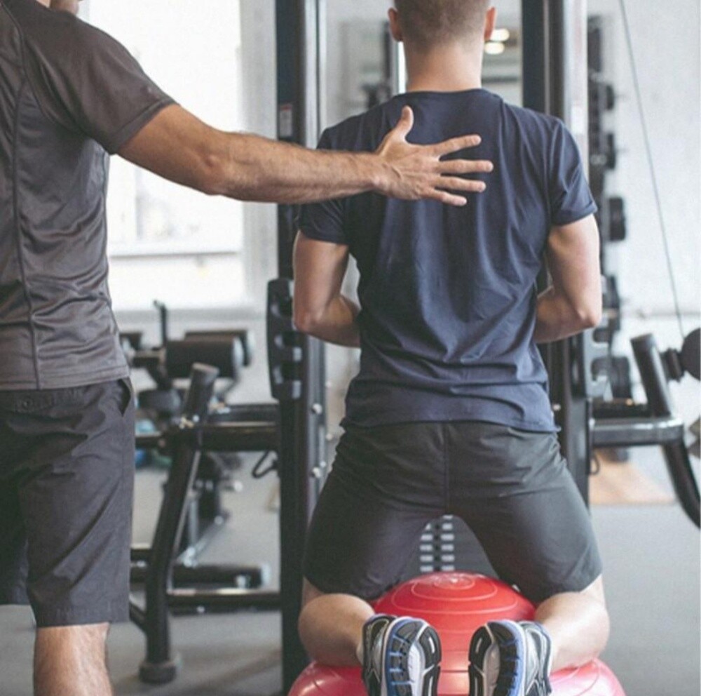 جلسات للمساعدة على تخفيف شد العضلات و التعب مع تمارين . - 1