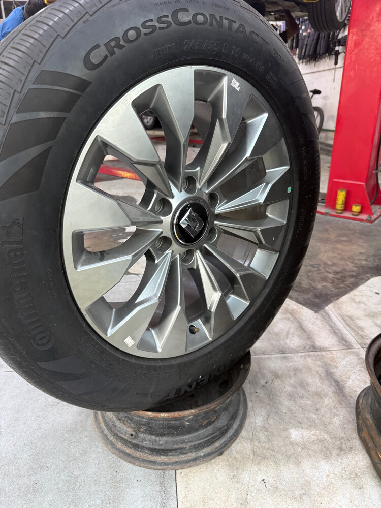 Rims and tyre good condition - 1