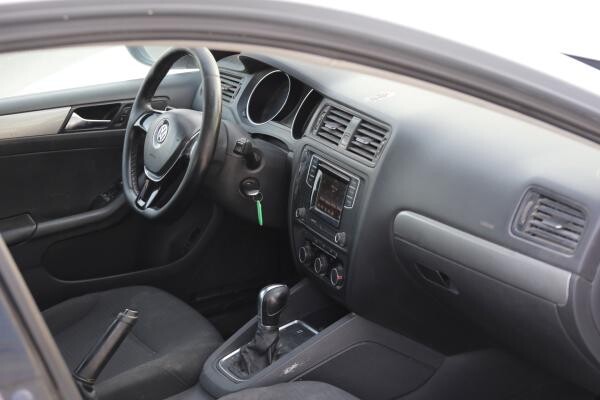 Volkswagen - JETTA  2016 - 8