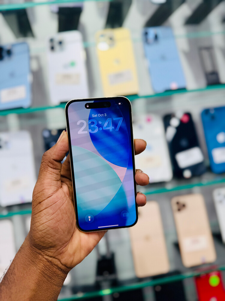 iPhone 15  - 8