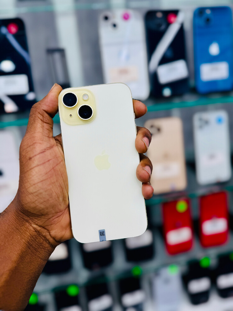 iPhone 15  - 4