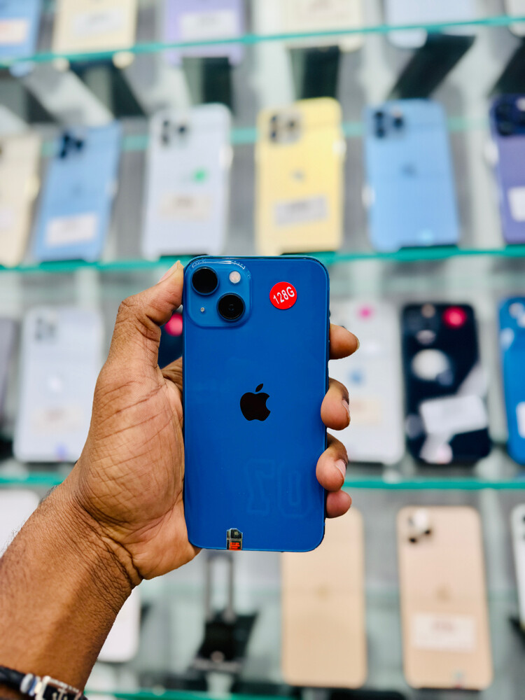 iPhone 13  - 8