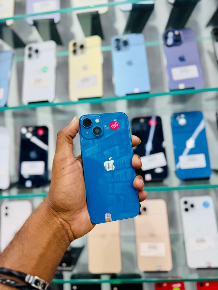 iPhone 13  - 4