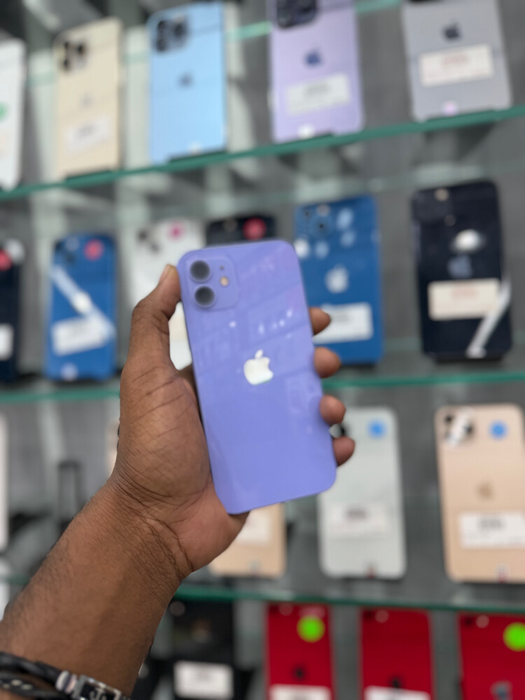 iPhone 12  - 7