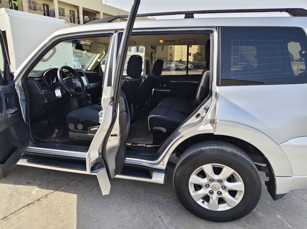 Mitsubishi      Pajero    2016 - 15