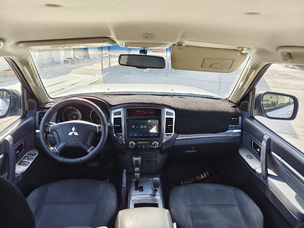 Mitsubishi      Pajero    2016 - 12