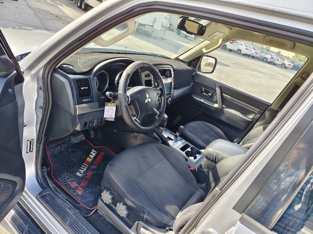 Mitsubishi      Pajero    2016 - 13