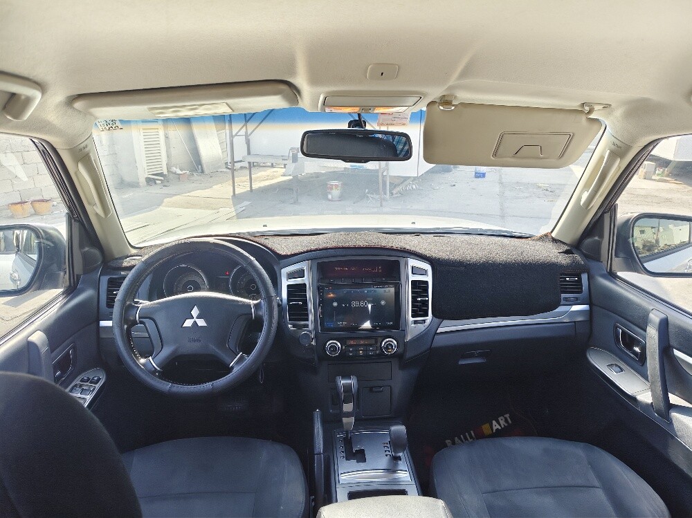 Mitsubishi      Pajero    2016 - 7