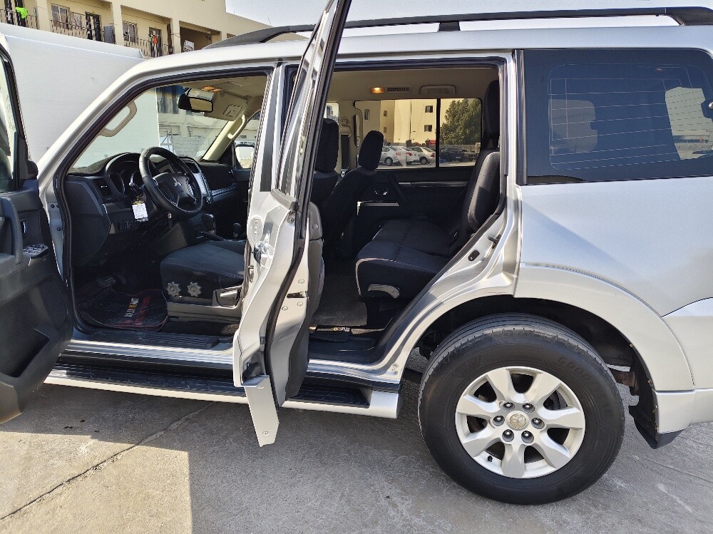 Mitsubishi      Pajero    2016 - 14