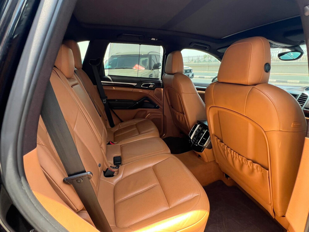 Porche Cayenne S - 8