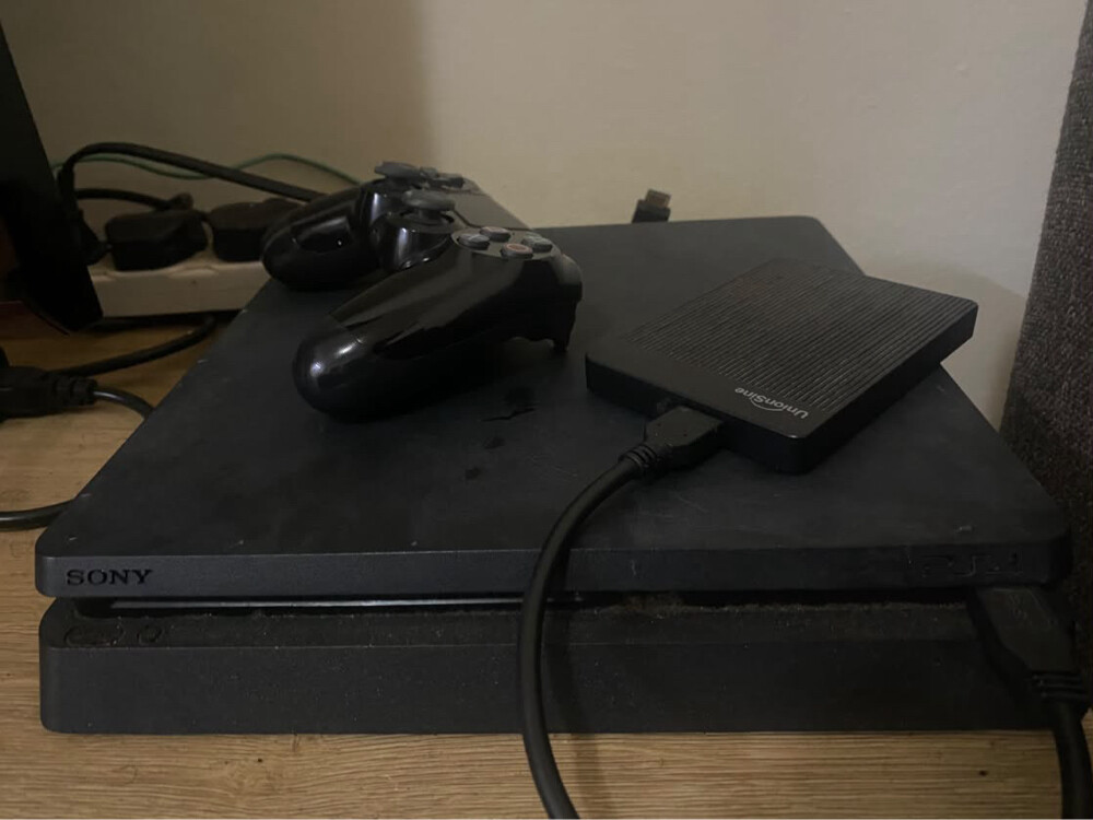 ps4 with an extra storage  - 1