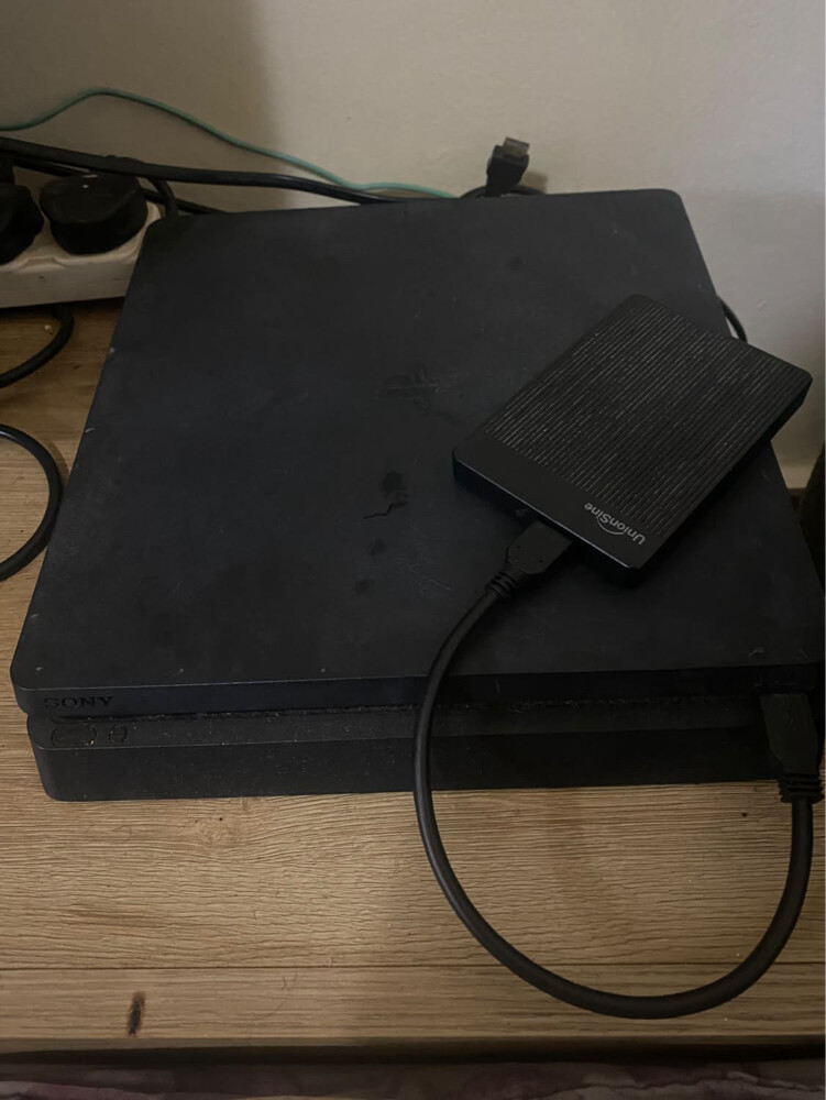 ps4 with an extra storage  - 4