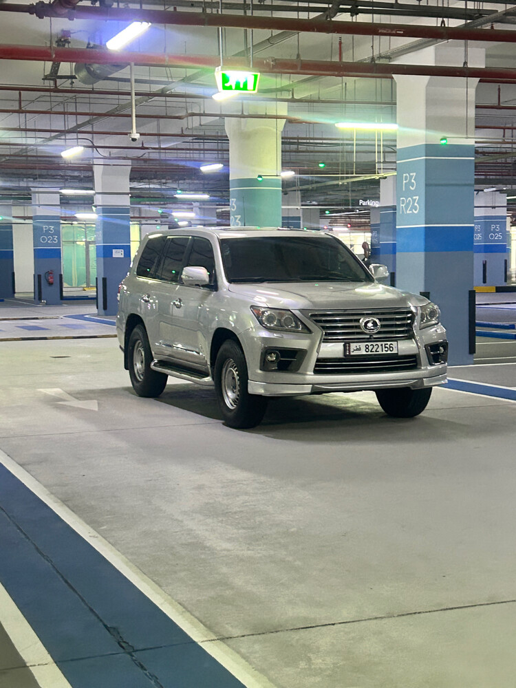 Lexus LX 570 2011 - 1