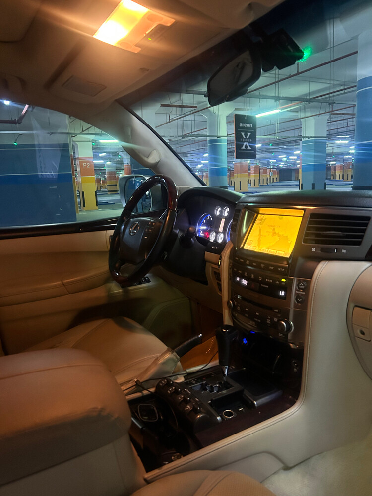 Lexus LX 570 2011 - 8