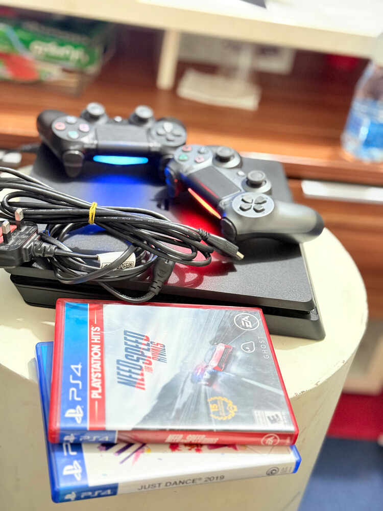 PS4 SLIM with 2 Original controller - 7