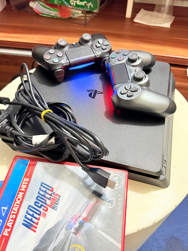 PS4 SLIM with 2 Original controller - 1