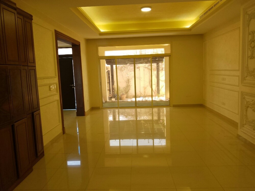 للايجار فيلا سكني في المعموره - 4