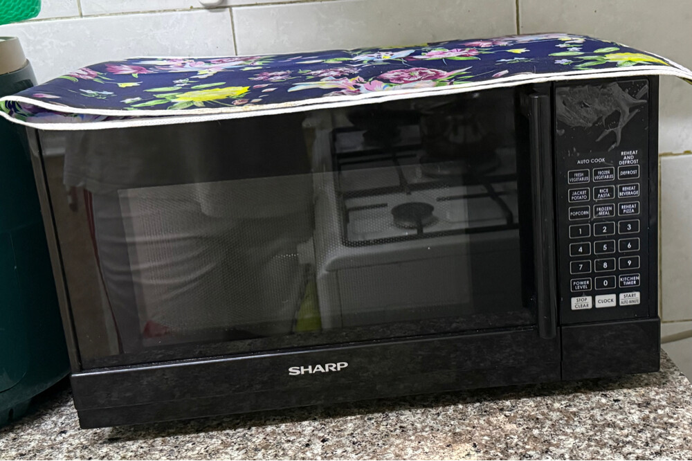 Sharp Microwave Oven – Like New - 1