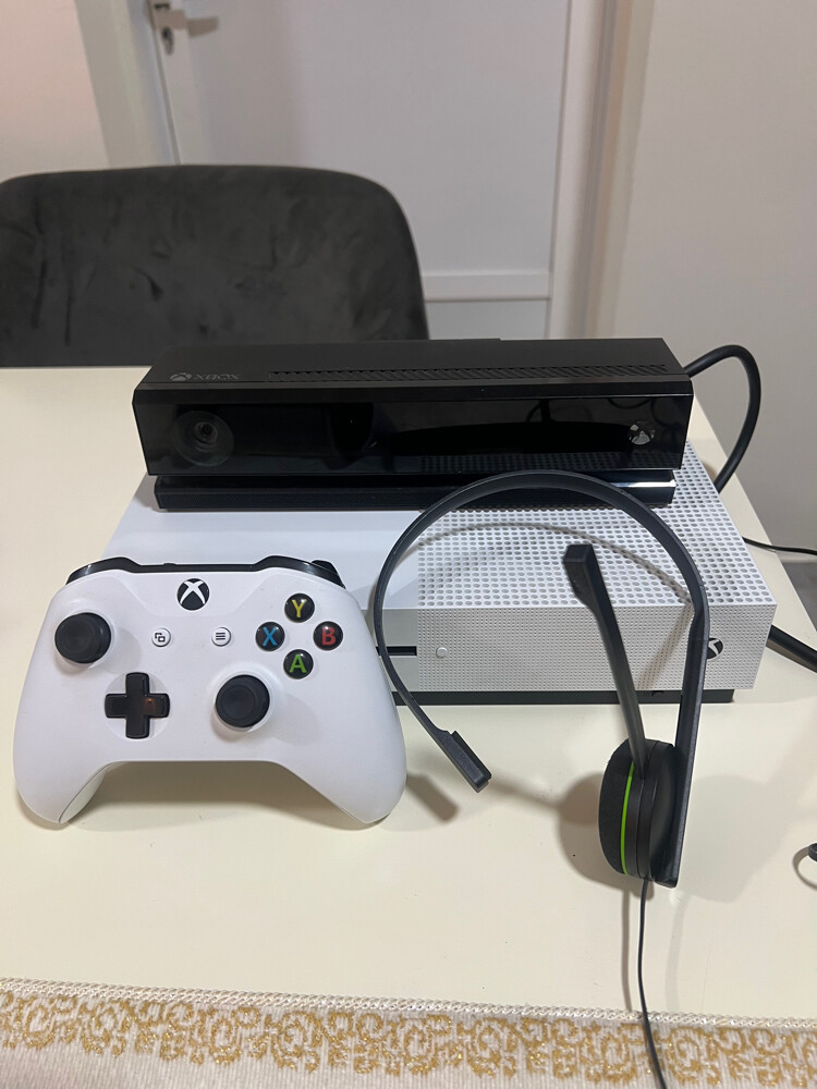 Xbox one S + camera + mike - 15