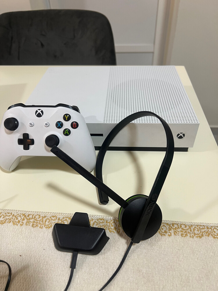 Xbox one S + camera + mike - 8