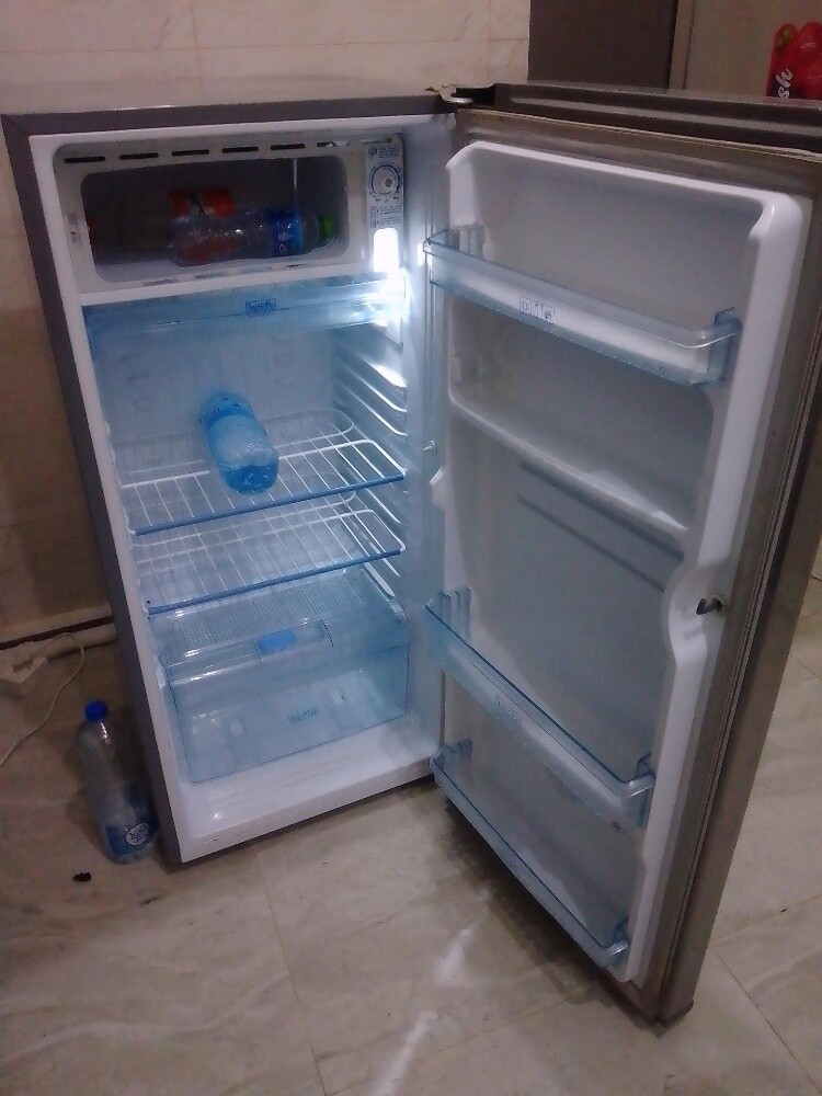 SMALL FRIDGE FOR SELL. - 2