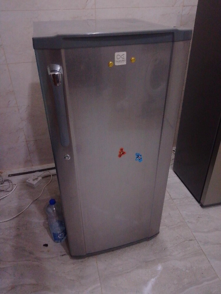 SMALL FRIDGE FOR SELL. - 3