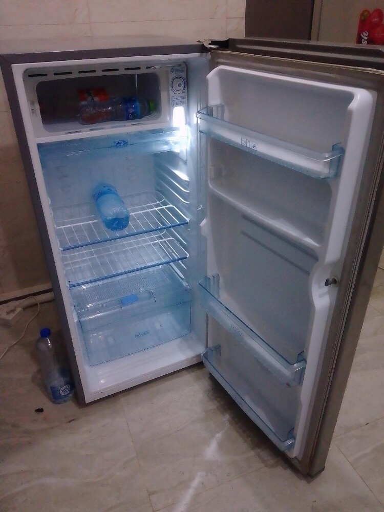 SMALL FRIDGE FOR SELL. - 4