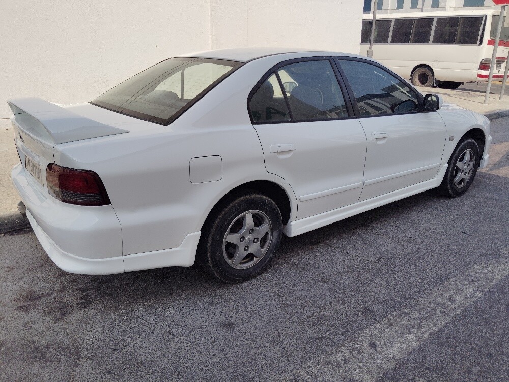 Mitsubishi Galant - 3