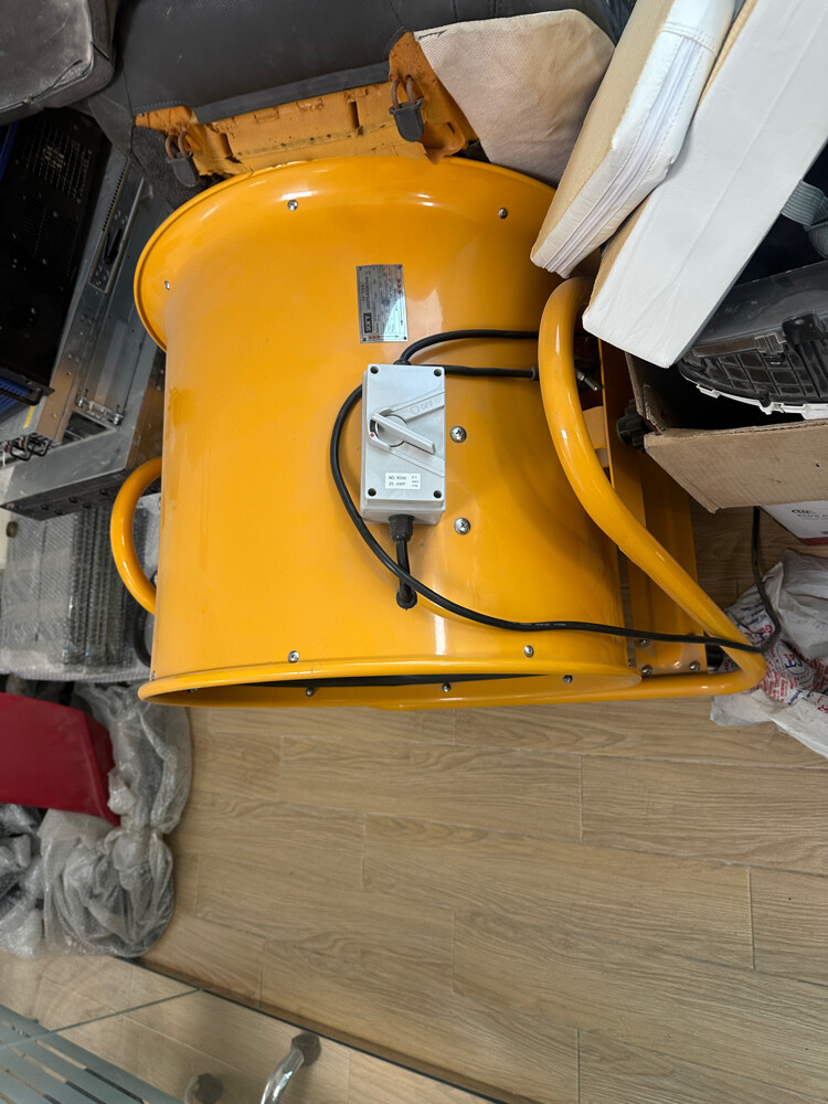 Store and Outfan for sale  - 4