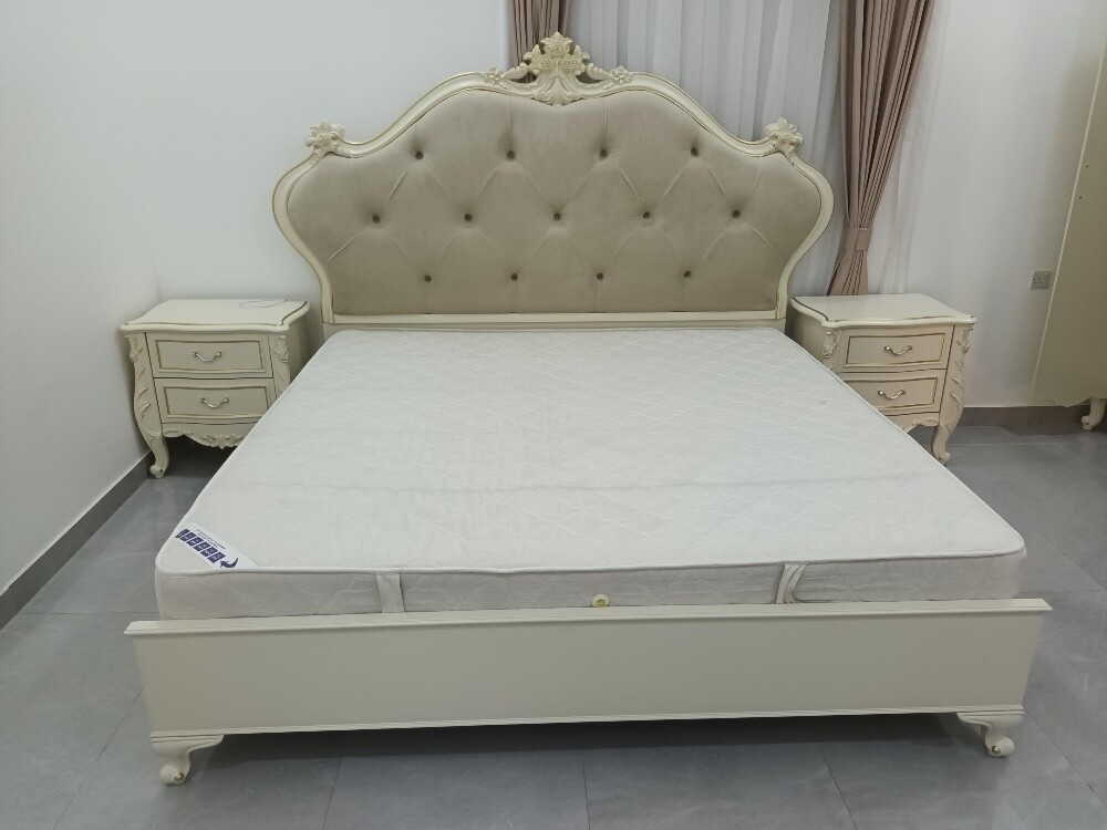 طقم غرفة نوم فاخر كامل للبيع - 3