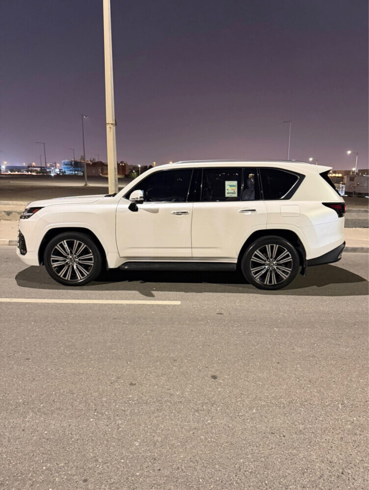 Lexus 2022 Luxury  - 4
