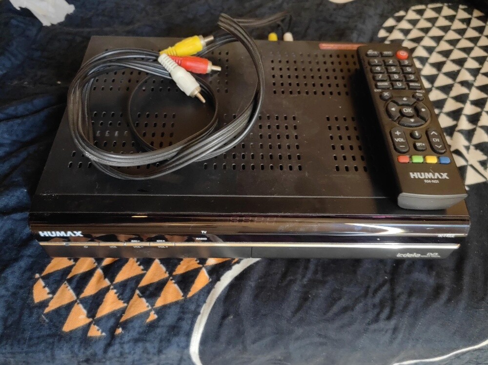 humax receiver & remote - 1