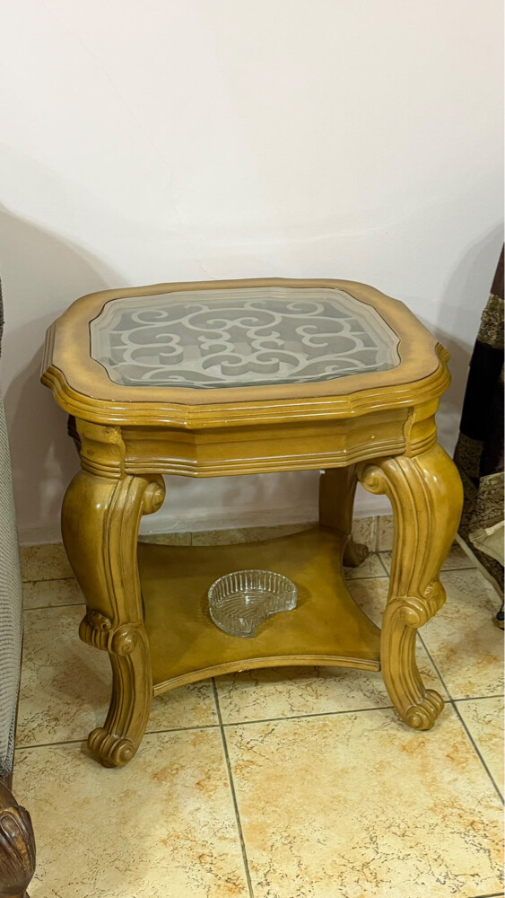Sofas and table - 3