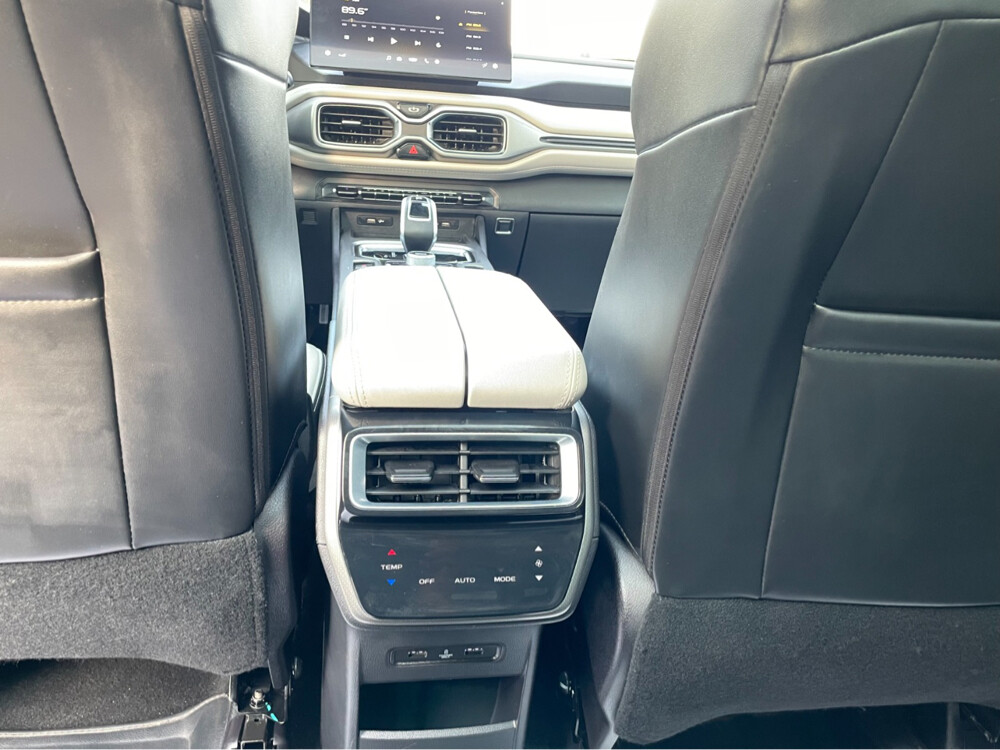Geely Okavango 2023 - 11
