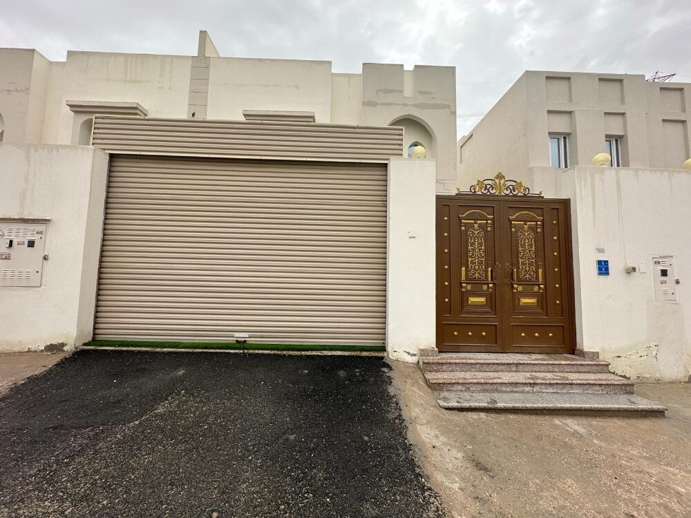 For Rent in Al WukairLocated in t - 9