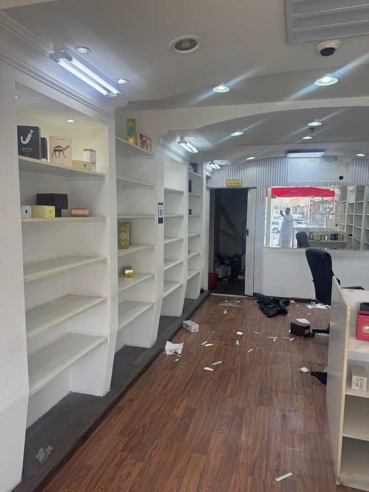 الايجار محل تجاري موقع ممتاز جدا  - 5