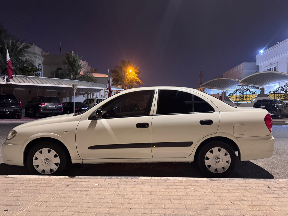 Nissan Sunny - 2