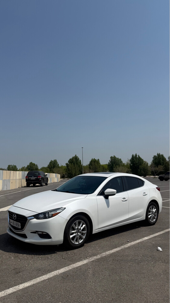 Mazda 3 2019 sky active 2.0  - 4