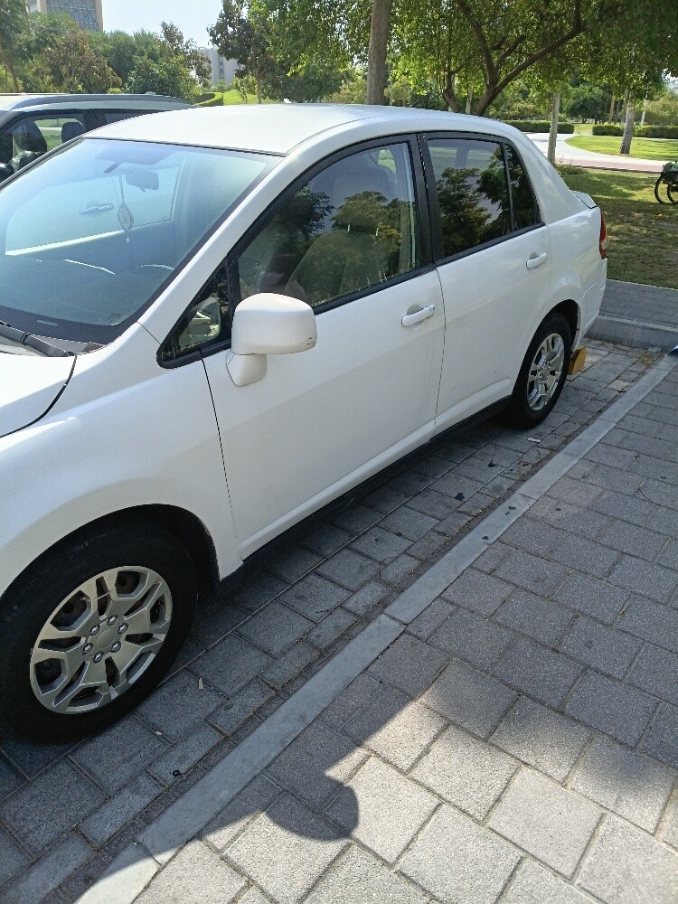 Nissan tiida 2011 model 1.8 - 5
