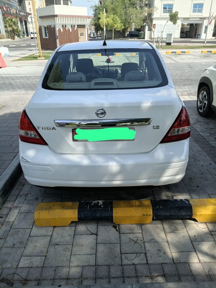 Nissan tiida 2011 model 1.8 - 2