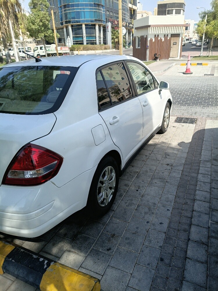 Nissan tiida 2011 model 1.8 - 3